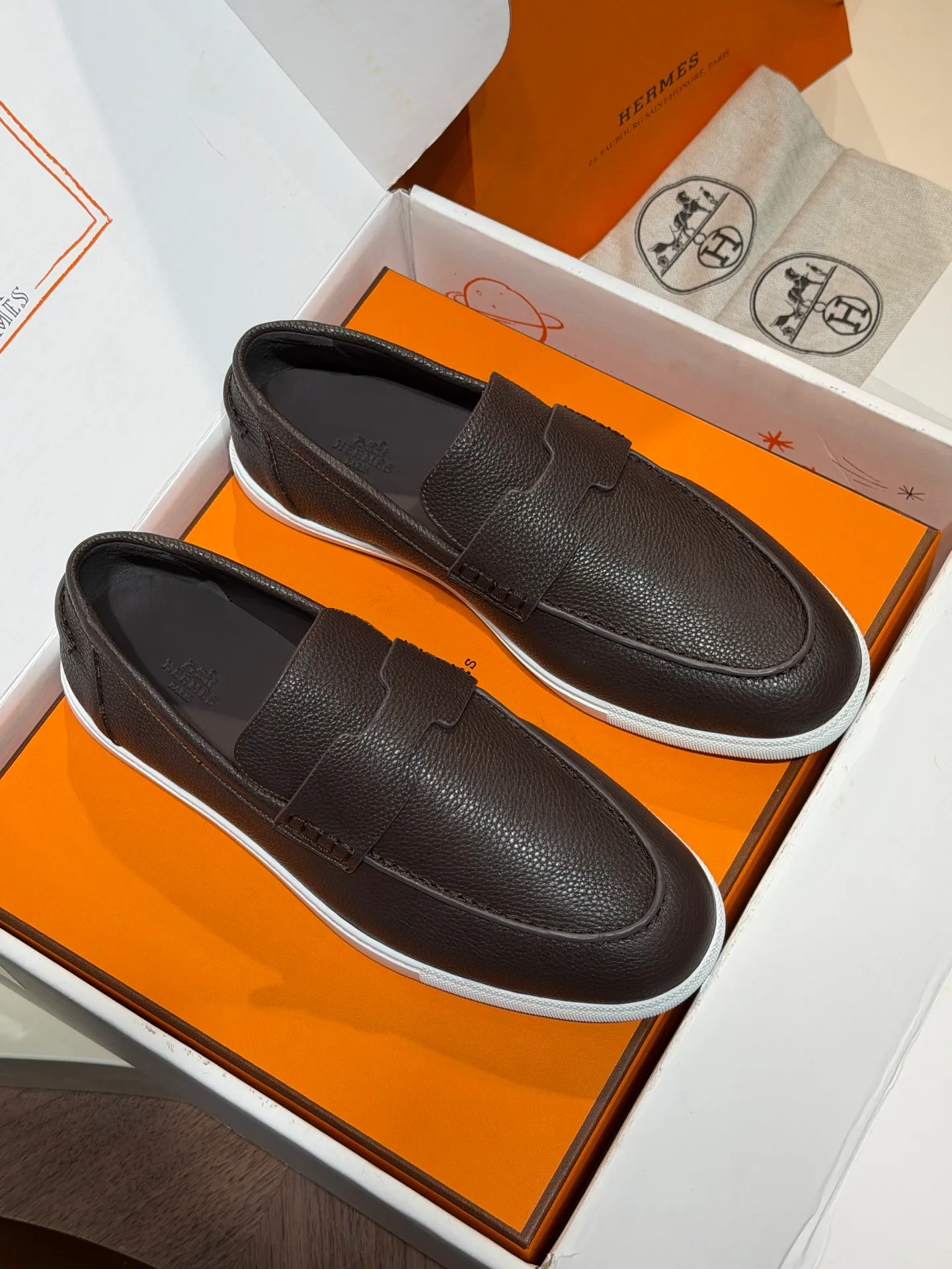 【HERMES】Top P:800💰-Size: 39-44 (38.45. Customized) H Home Freesstyle Men's Loafers Calfskin and Epsom Heritage calfskin high-top sports shoes, the soles are decorated with saddle stud buckle patterns, creating a modern urban style. Imported cowhide + cowhide lining + customized TPU outsole.